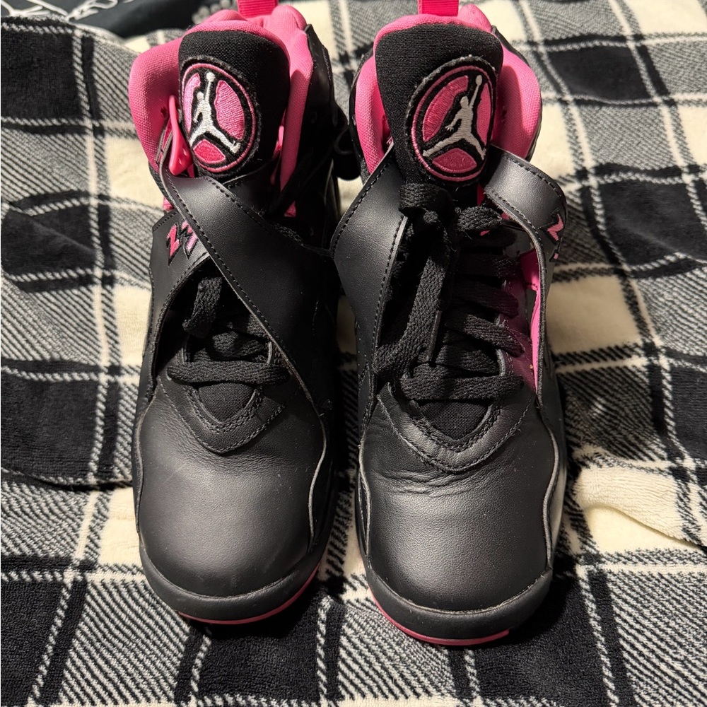 Youth 6 or women’s 7.5/9 jordan 8 retro pinksicle